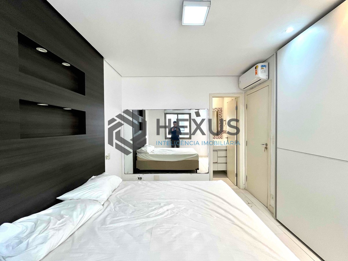 Foto 18 de Apartamento reformado com varanda na quadra-mar da Praia das Pitangueiras, Guaruja