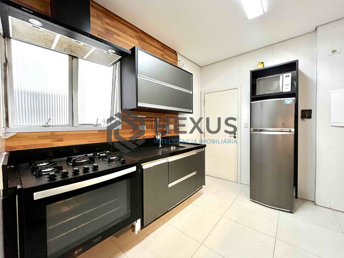 Foto 22 de Apartamento reformado com varanda na quadra-mar da Praia das Pitangueiras, Guaruja