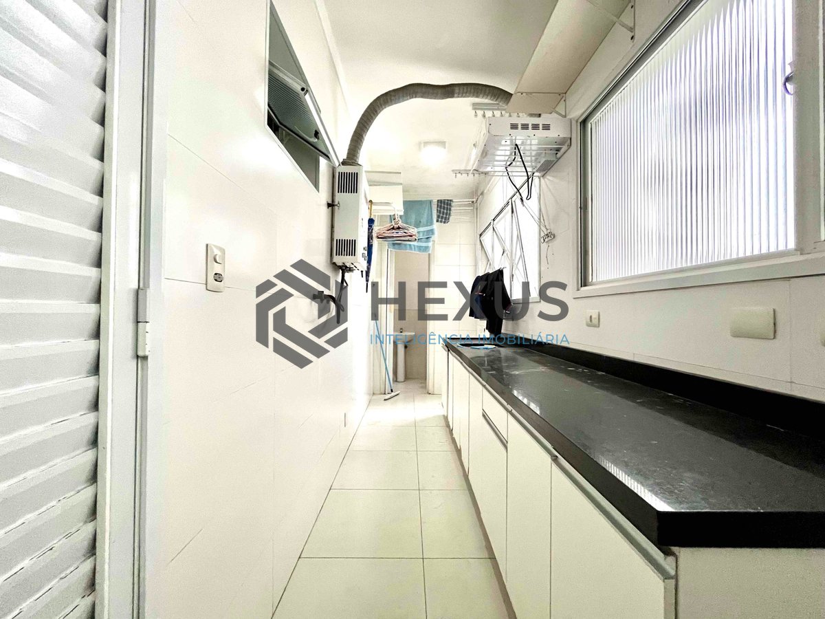 Foto 25 de Apartamento reformado com varanda na quadra-mar da Praia das Pitangueiras, Guaruja