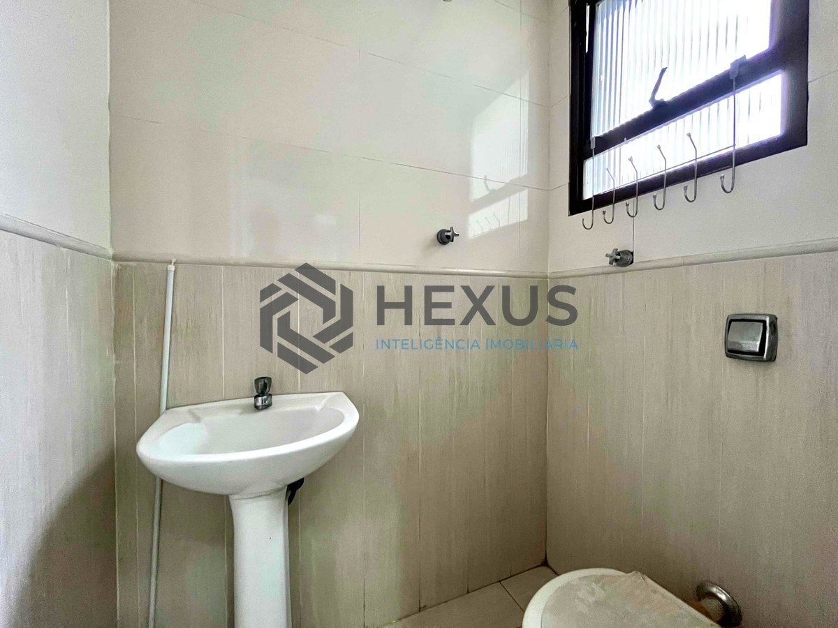 Foto 27 de Apartamento reformado com varanda na quadra-mar da Praia das Pitangueiras, Guaruja