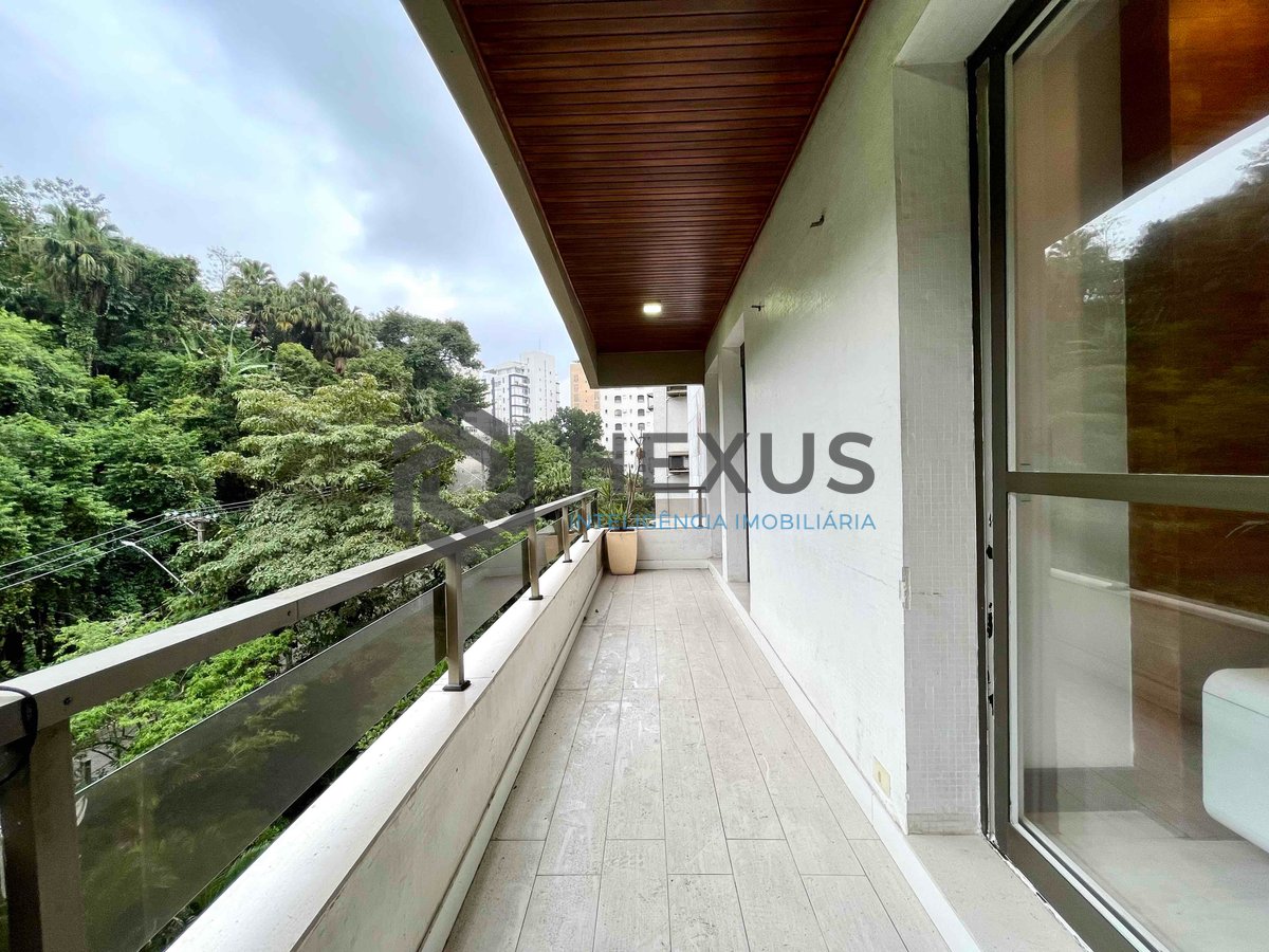 Foto 7 de Apartamento reformado com varanda na quadra-mar da Praia das Pitangueiras, Guaruja