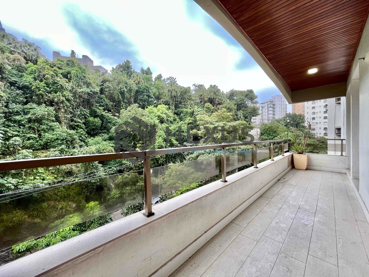 Foto 8 de Apartamento reformado com varanda na quadra-mar da Praia das Pitangueiras, Guaruja