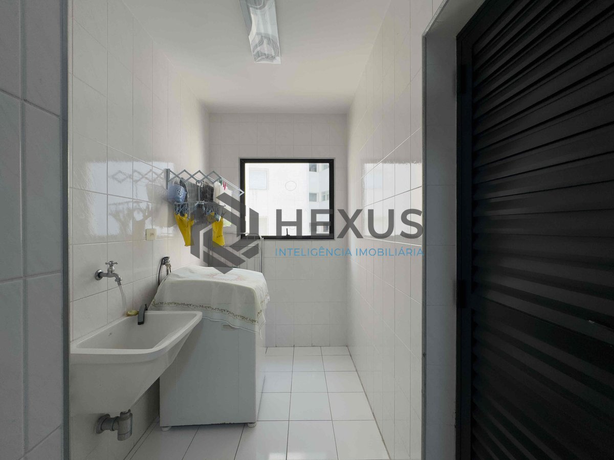 Foto 25 de Apartamento com varanda e lazer na beira mar da Praia das Pitangueiras, Guaruja