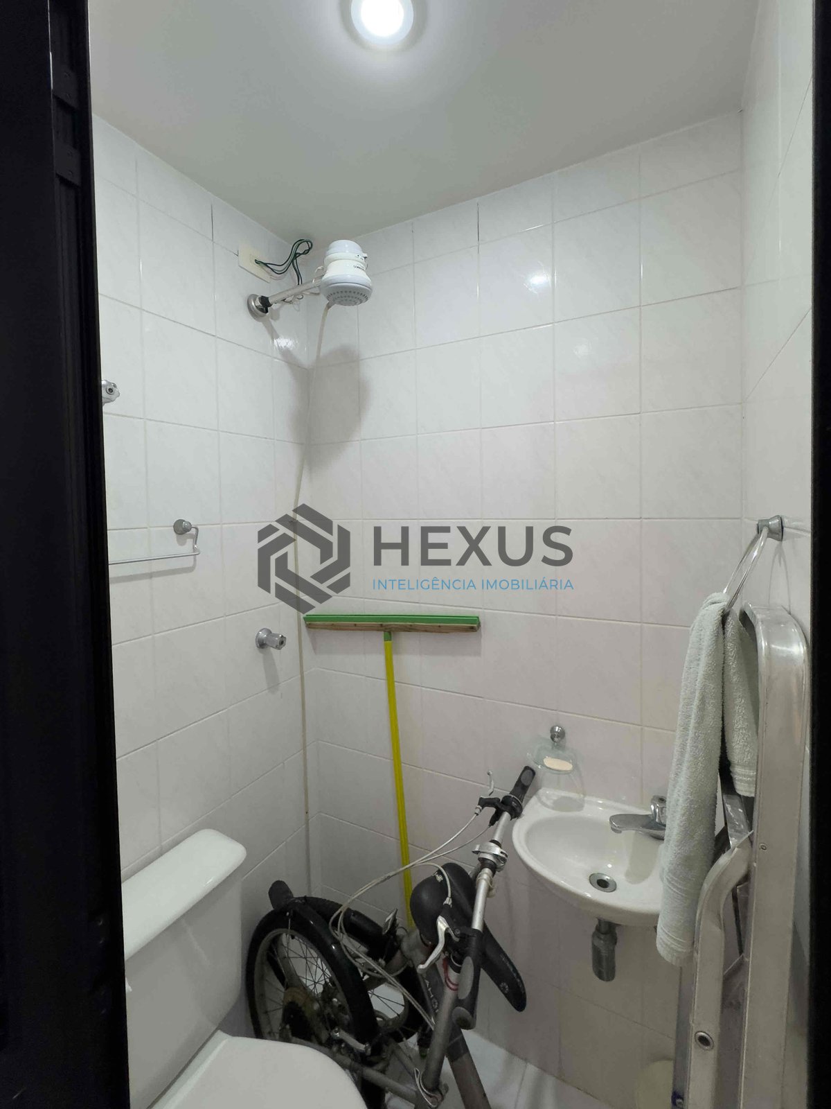 Foto 26 de Apartamento com varanda e lazer na beira mar da Praia das Pitangueiras, Guaruja