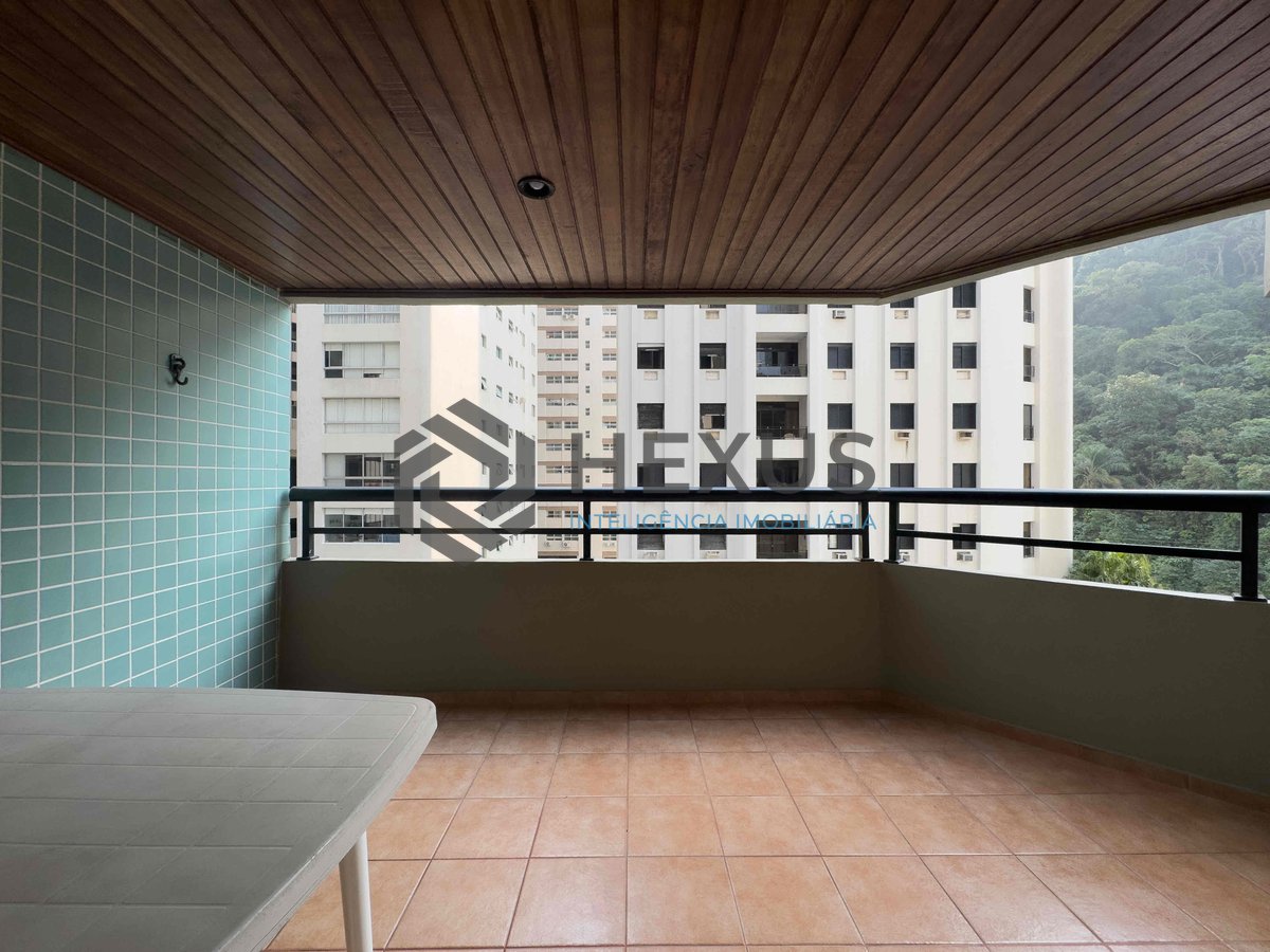 Foto 8 de Apartamento com varanda e lazer na beira mar da Praia das Pitangueiras, Guaruja