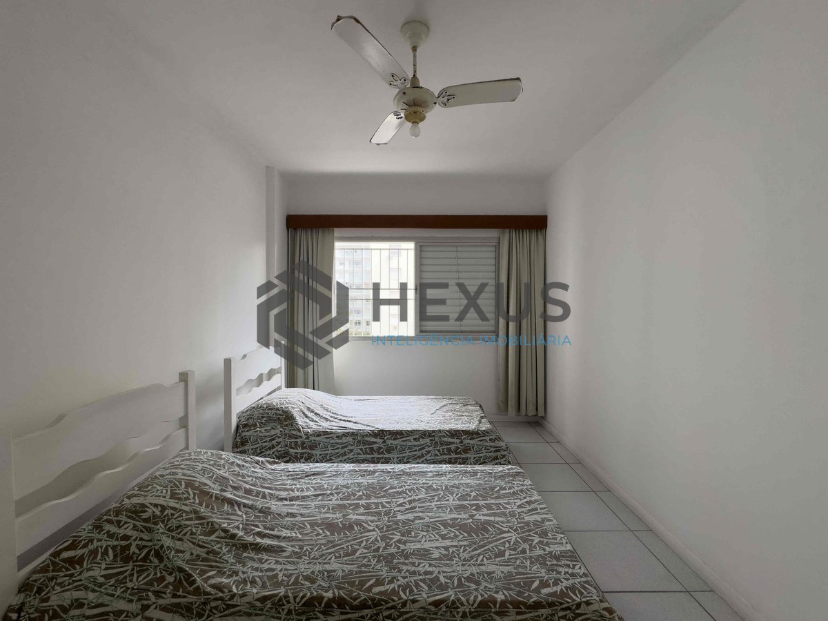 Foto 15 de Apartamento com varanda e vista mar na quadra mar da Praia das Pitangueiras, Guaruja