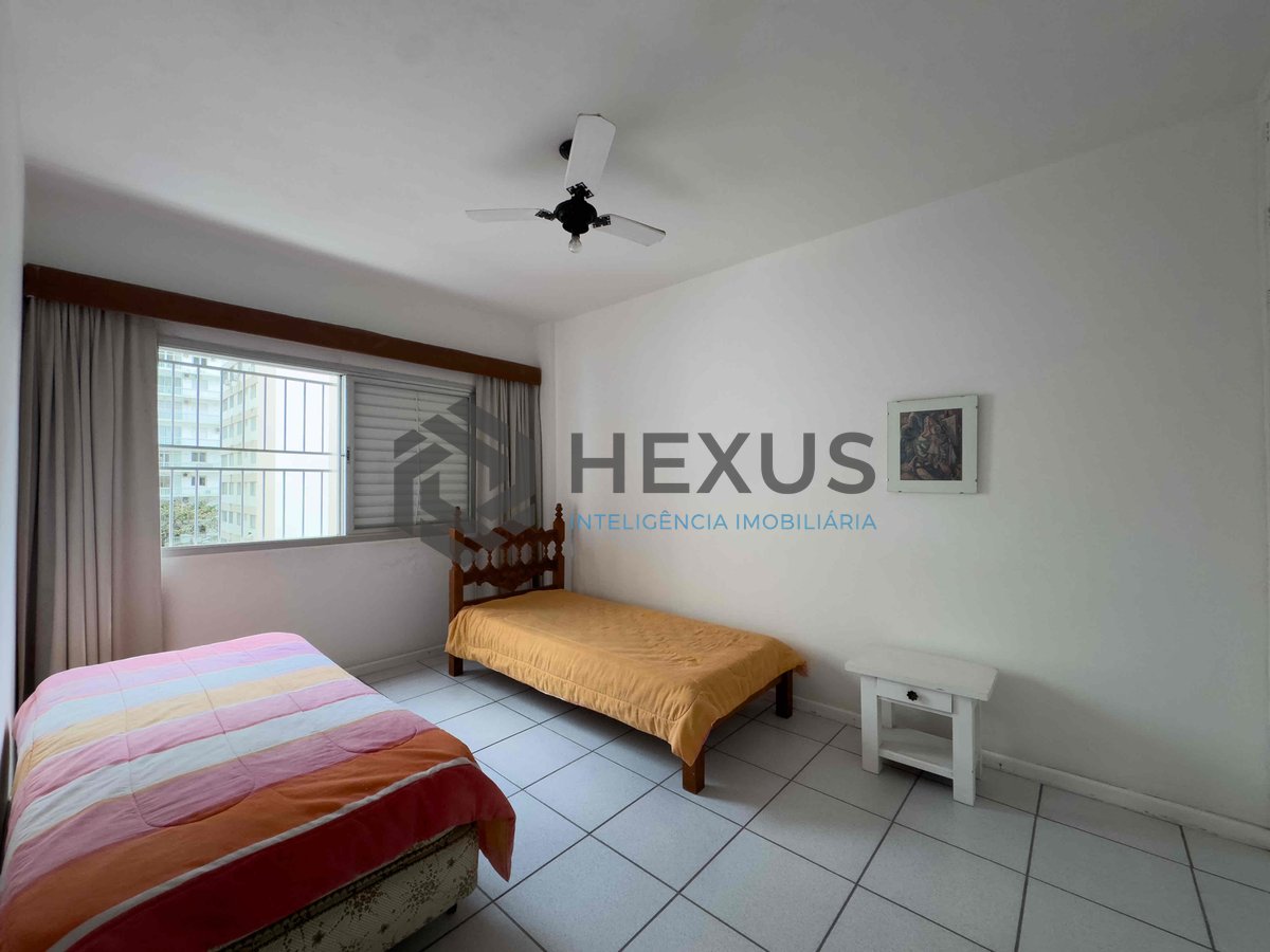 Foto 18 de Apartamento com varanda e vista mar na quadra mar da Praia das Pitangueiras, Guaruja