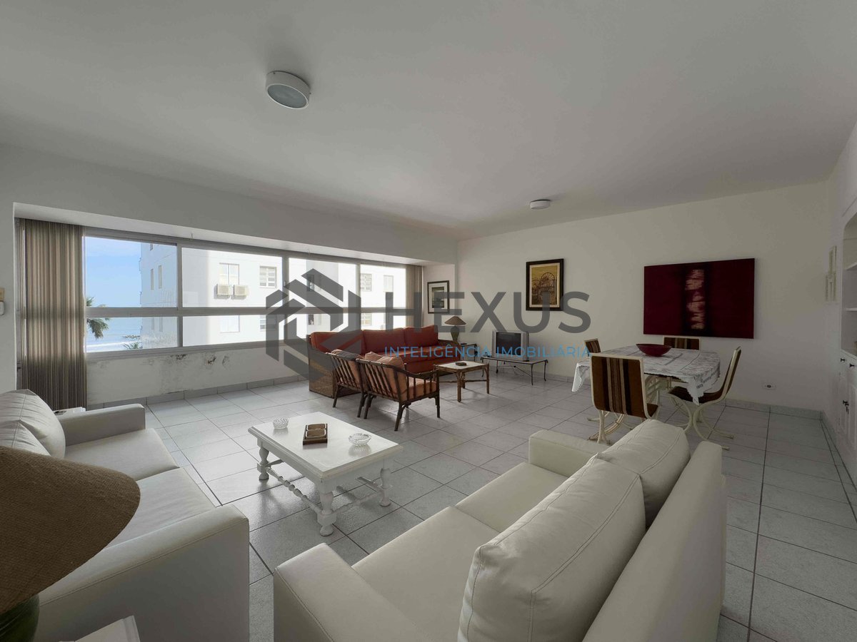 Foto 3 de Apartamento com varanda e vista mar na quadra mar da Praia das Pitangueiras, Guaruja