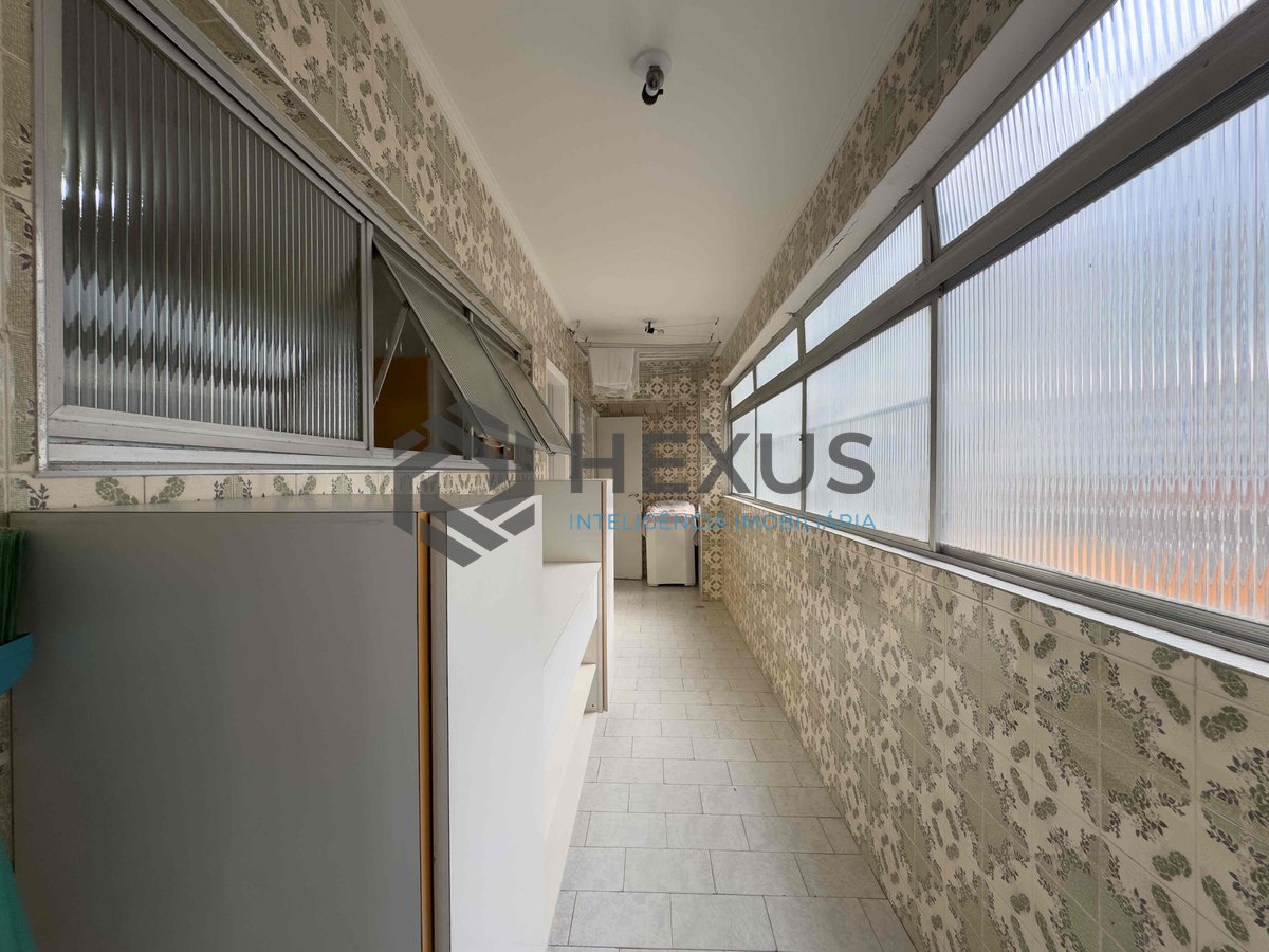 Foto 25 de Apartamento com varanda e vista mar na quadra mar da Praia das Pitangueiras, Guaruja