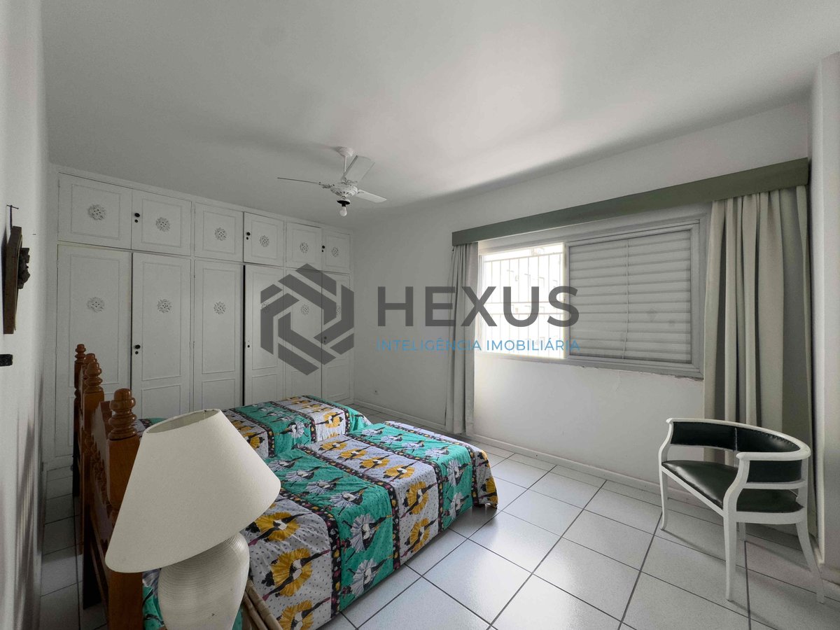 Foto 9 de Apartamento com varanda e vista mar na quadra mar da Praia das Pitangueiras, Guaruja