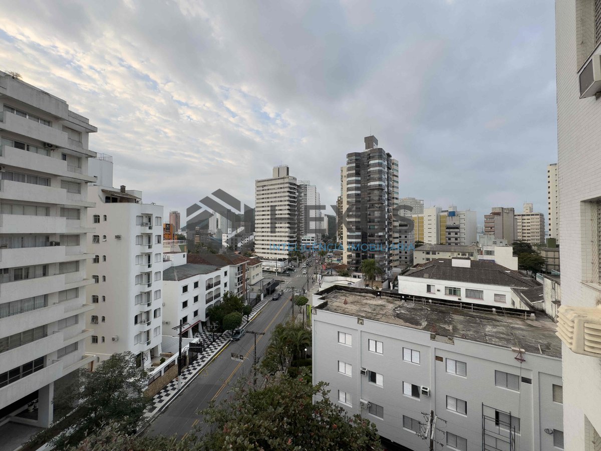 Foto 13 de Apartamento reformado com varanda na Praia das Astúrias, Guarujá
