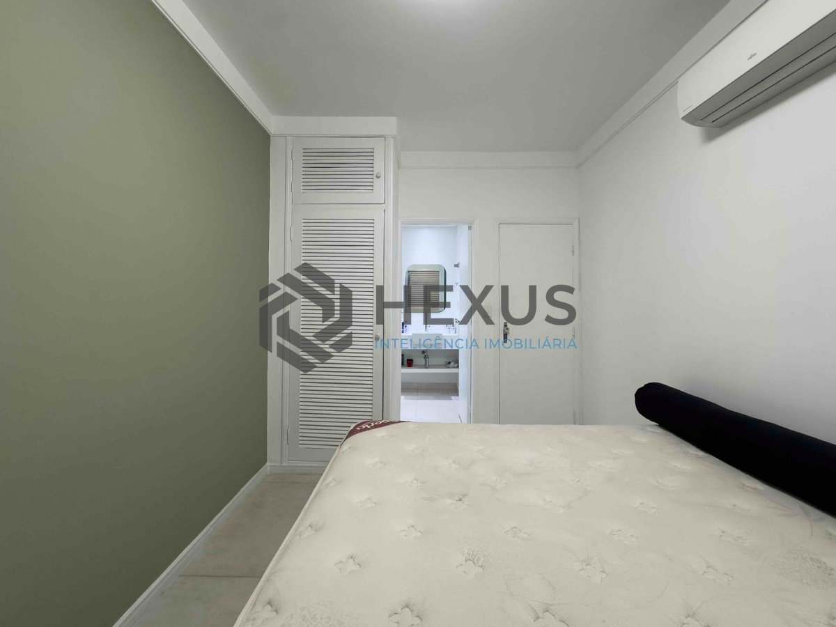 Foto 17 de Apartamento reformado com varanda na Praia das Astúrias, Guarujá