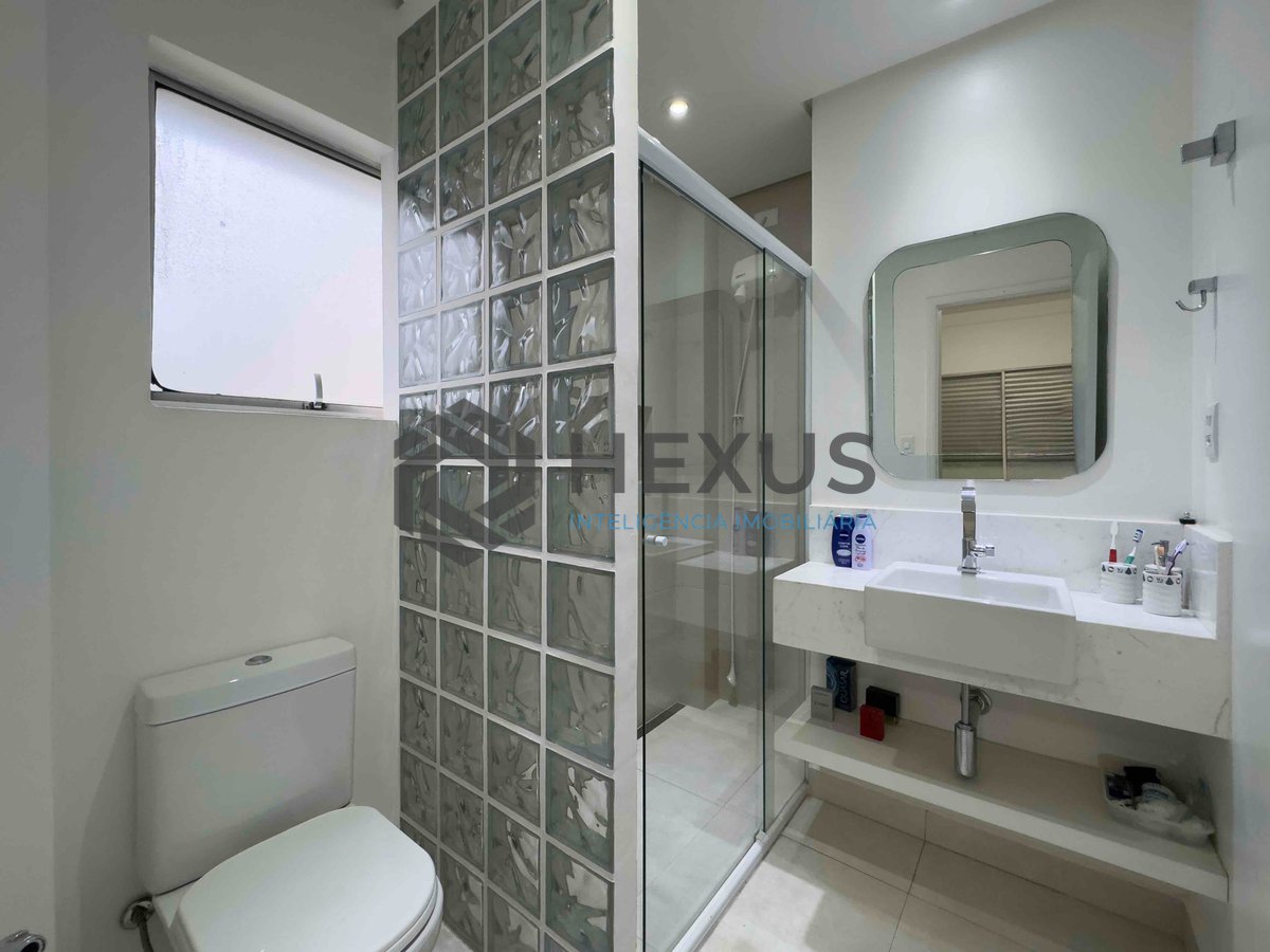 Foto 18 de Apartamento reformado com varanda na Praia das Astúrias, Guarujá