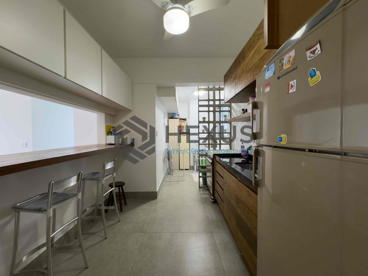 Foto 25 de Apartamento reformado com varanda na Praia das Astúrias, Guarujá