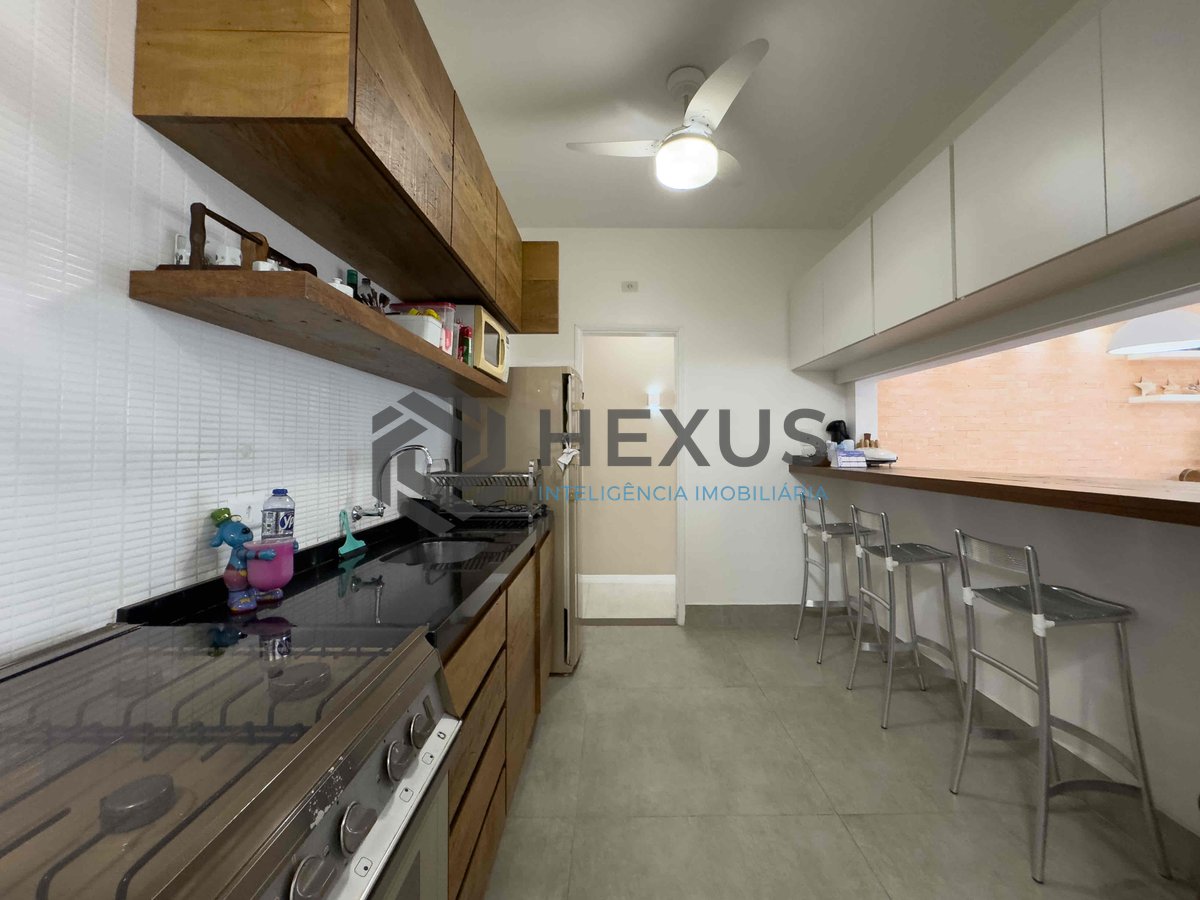 Foto 26 de Apartamento reformado com varanda na Praia das Astúrias, Guarujá