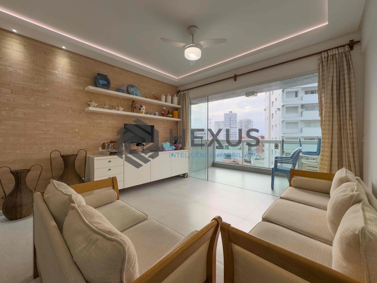 Foto 4 de Apartamento reformado com varanda na Praia das Astúrias, Guarujá