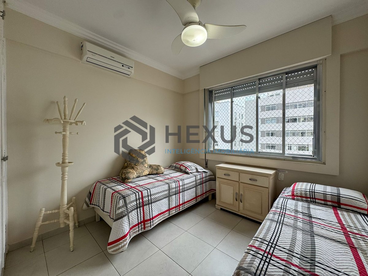 Foto 11 de Apartamento reformado com vista mar na beira mar da Praia das Pitangueiras, Guaruja