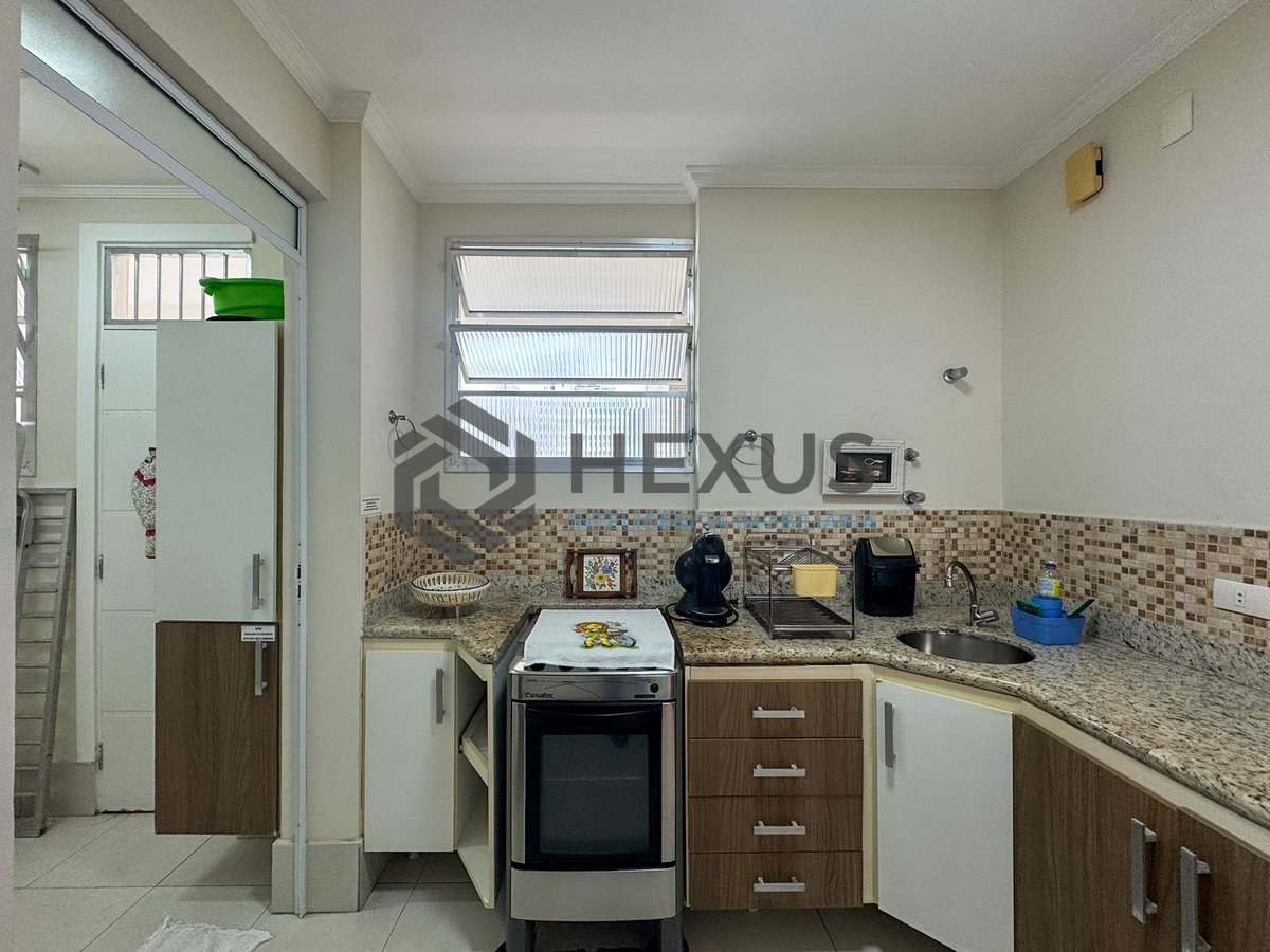 Foto 21 de Apartamento reformado com vista mar na beira mar da Praia das Pitangueiras, Guaruja