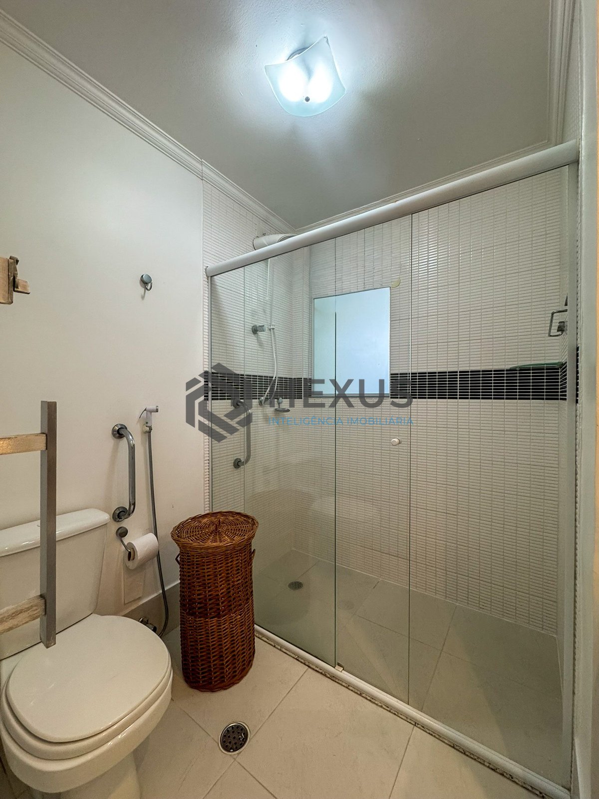 Foto 8 de Apartamento reformado com vista mar na beira mar da Praia das Pitangueiras, Guaruja