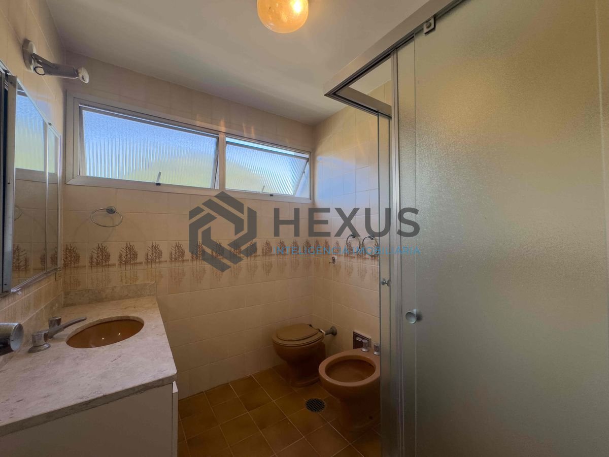 Foto 17 de Apartamento com varanda e lazer a duas quadras da Praia das Pitangueiras, Guaruja