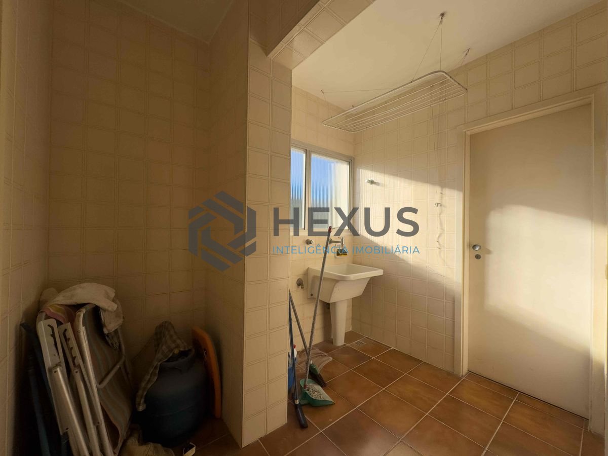Foto 23 de Apartamento com varanda e lazer a duas quadras da Praia das Pitangueiras, Guaruja