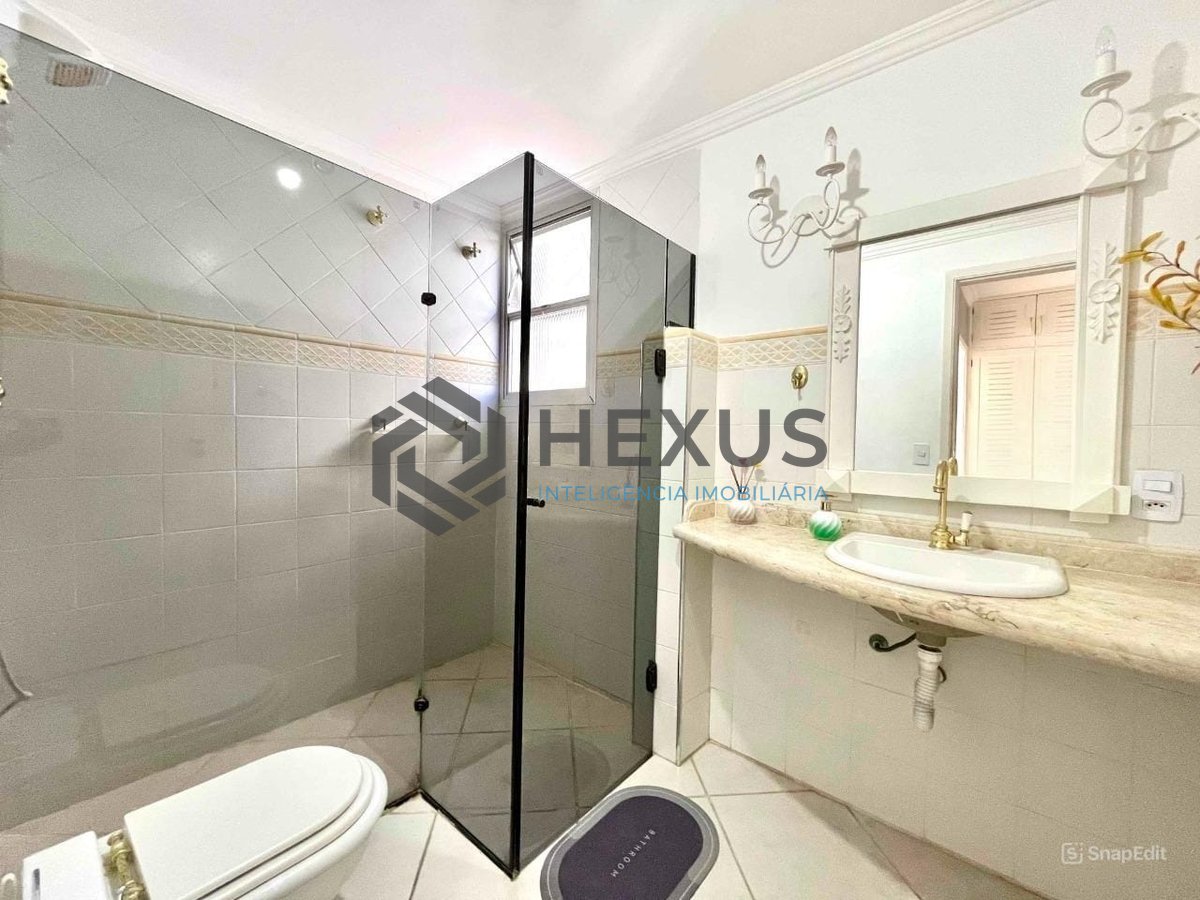 Foto 14 de Apartamento com varanda a uma quadra da Praia das Pitangueiras, Guarujá-SP.