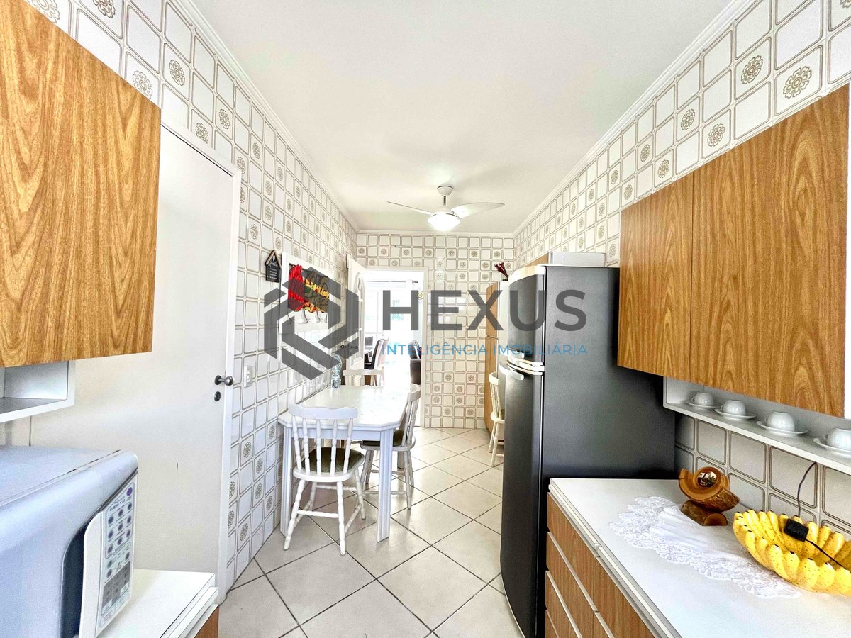 Foto 20 de Apartamento com varanda a uma quadra da Praia das Pitangueiras, Guarujá-SP.