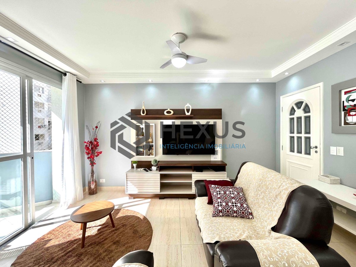 Foto 3 de Apartamento com varanda a uma quadra da Praia das Pitangueiras, Guarujá-SP.