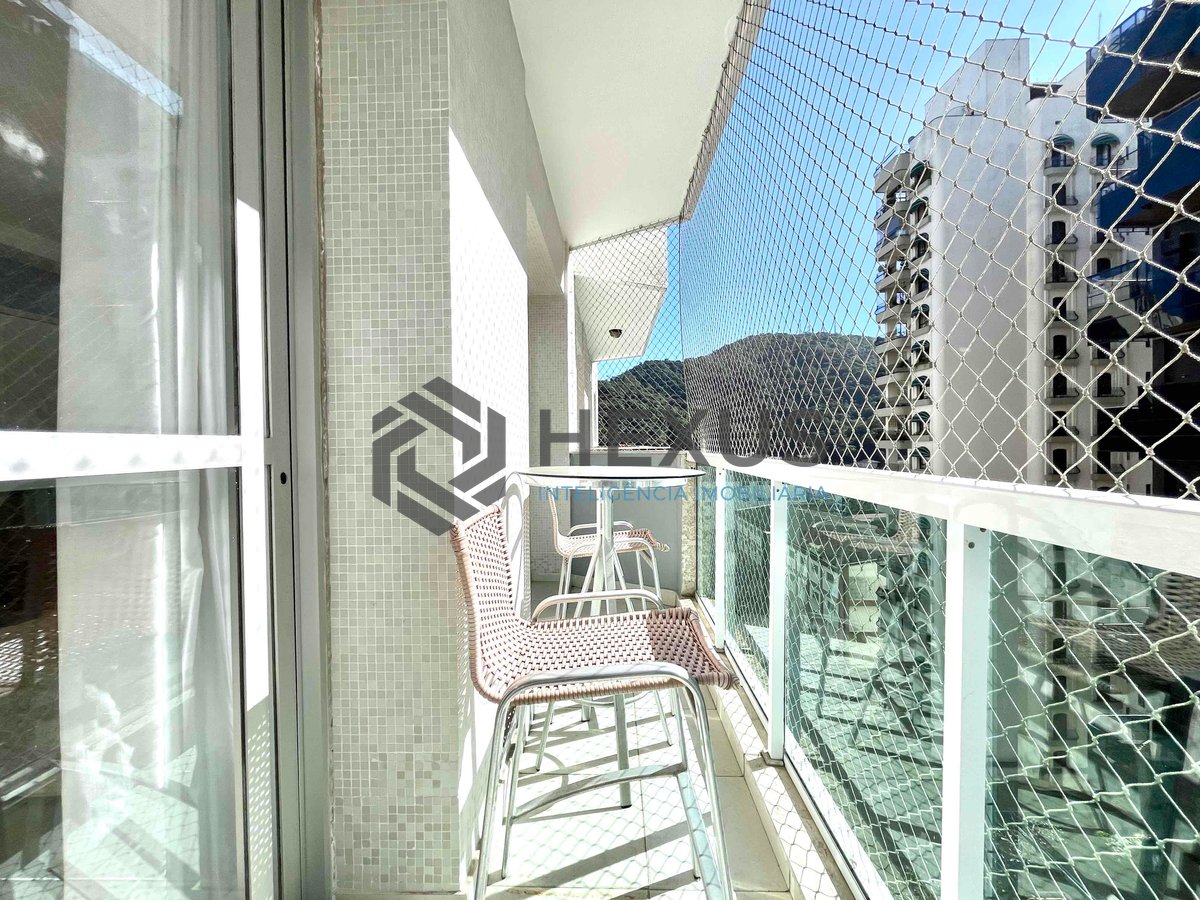 Foto 7 de Apartamento com varanda a uma quadra da Praia das Pitangueiras, Guarujá-SP.