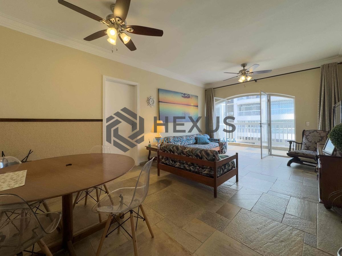 Foto 3 de Apartamento com varanda e vista mar na beira mar da Praia das Pitangueiras, Guarujá-SP