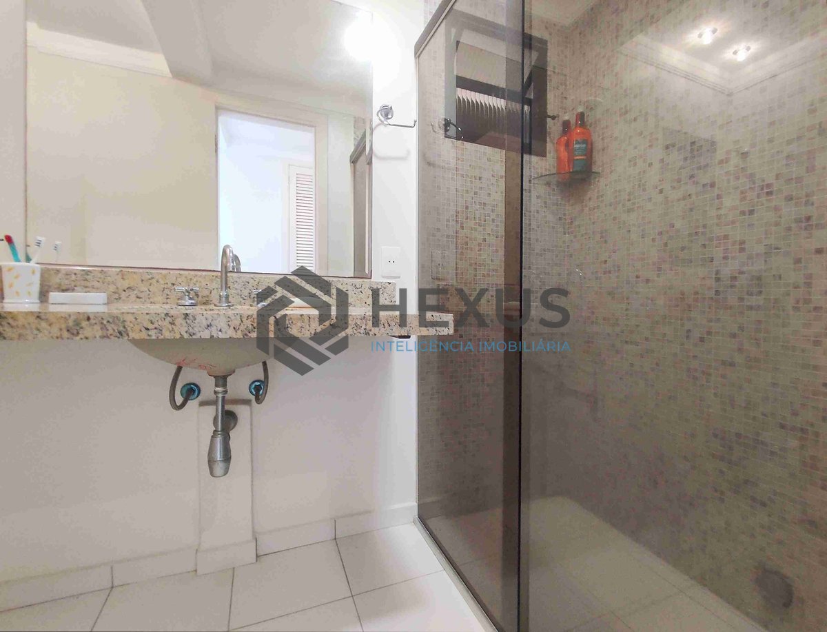 Foto 10 de Apartamento reformado com varanda e lazer na beira mar da Praia das Asturias, Guaruja