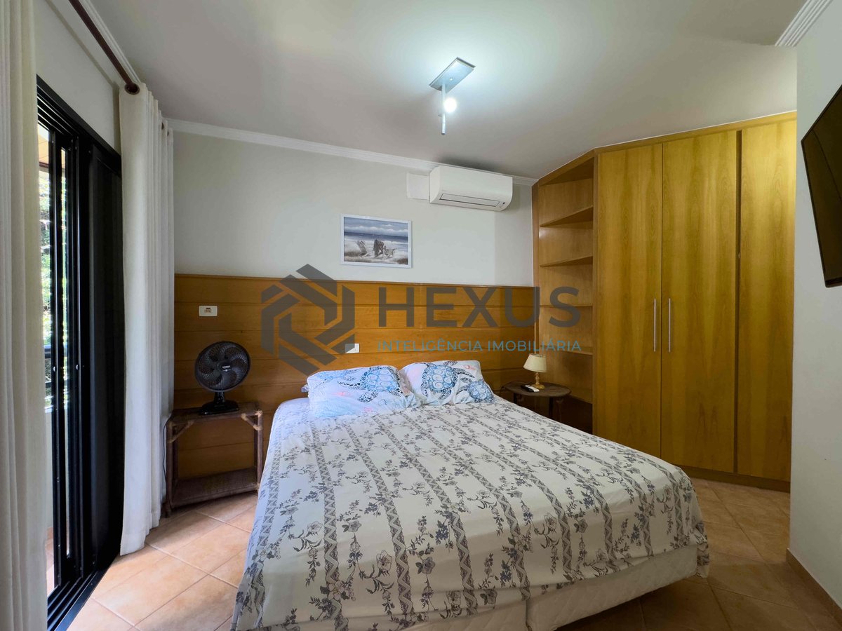 Foto 11 de Apartamento com varanda e lazer na beira mar da Praia das Pitangueiras, Guaruja