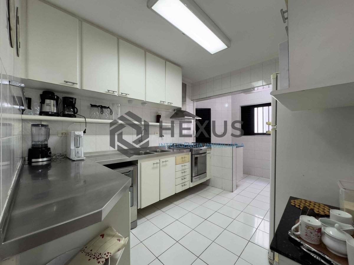 Foto 21 de Apartamento com varanda e lazer na beira mar da Praia das Pitangueiras, Guaruja