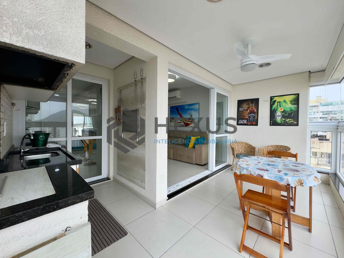 Foto 2 de Apartamento com varanda gourmet a uma quadra da Praia das Pitangueiras, Guaruja