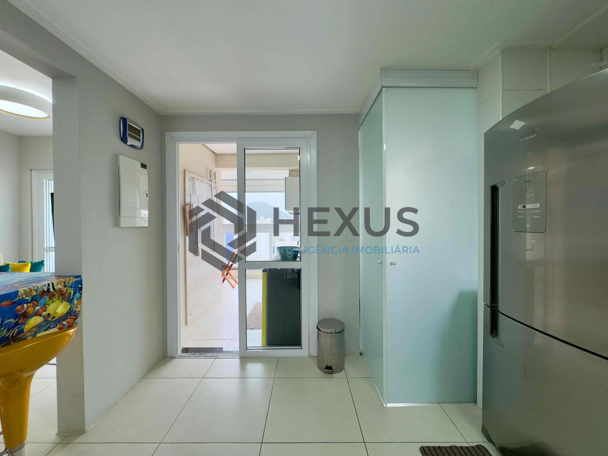 Foto 17 de Apartamento com varanda gourmet a uma quadra da Praia das Pitangueiras, Guaruja