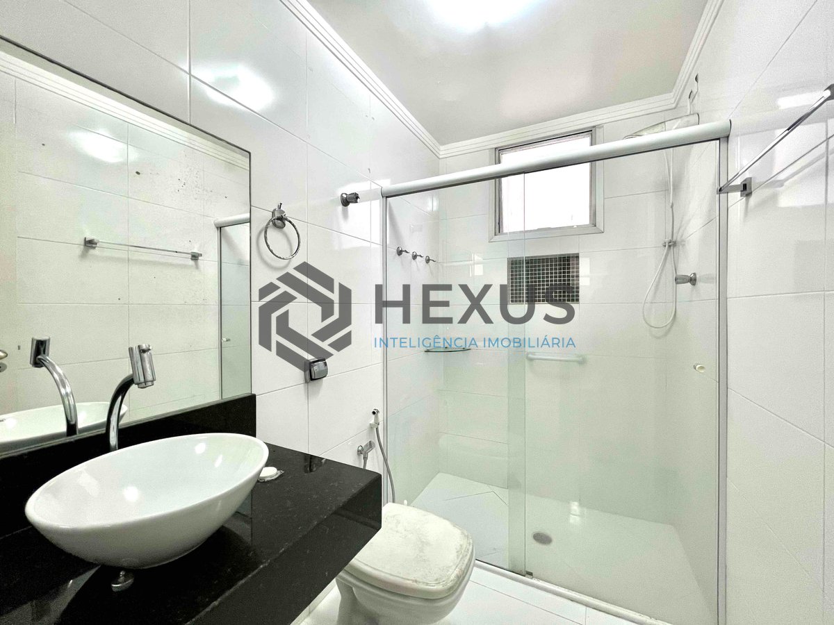 Foto 11 de Apartamento com varanda a uma quadra da Praia das Pitangueiras, Guaruja