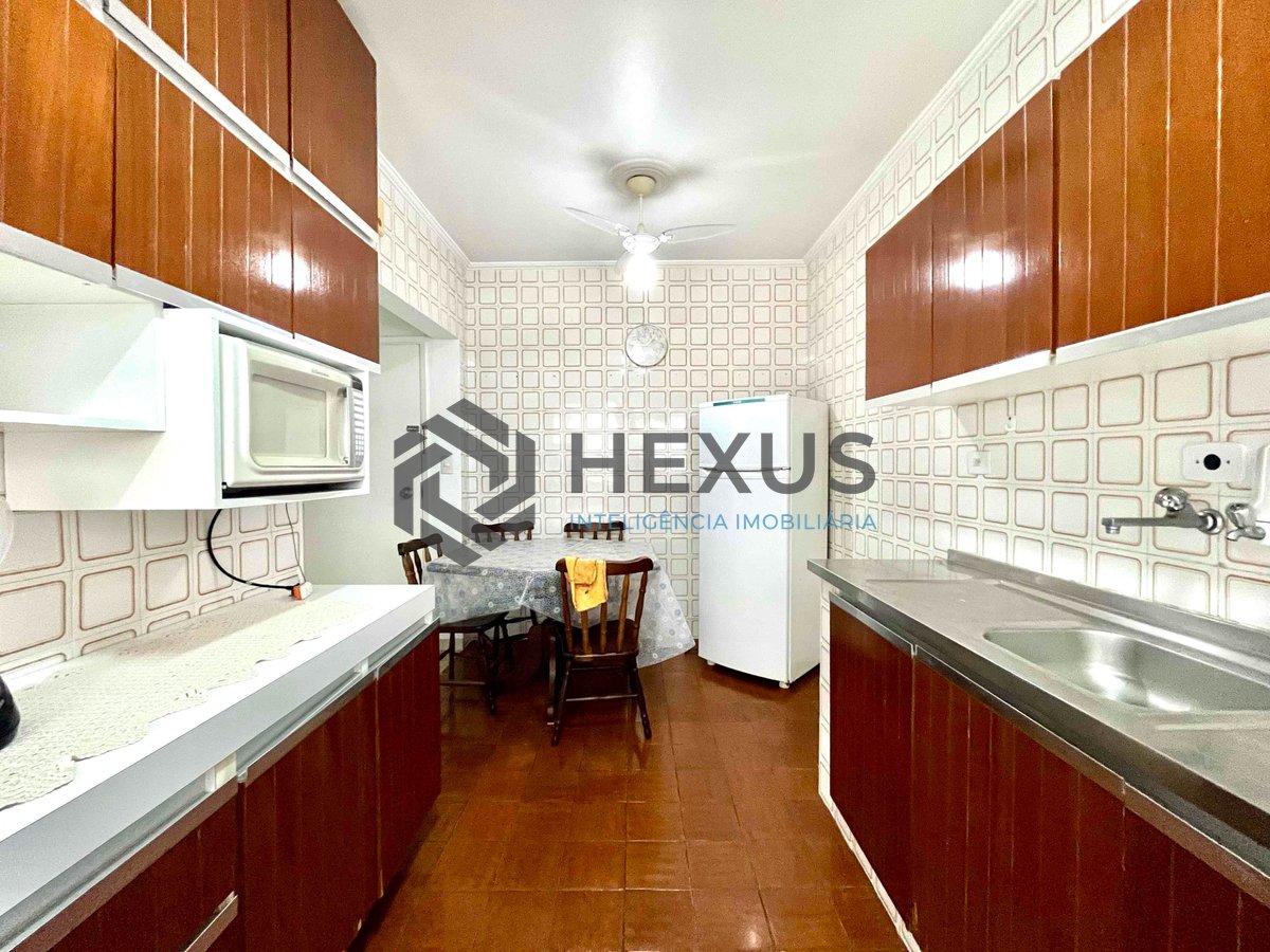 Foto 18 de Apartamento com varanda a uma quadra da Praia das Pitangueiras, Guaruja
