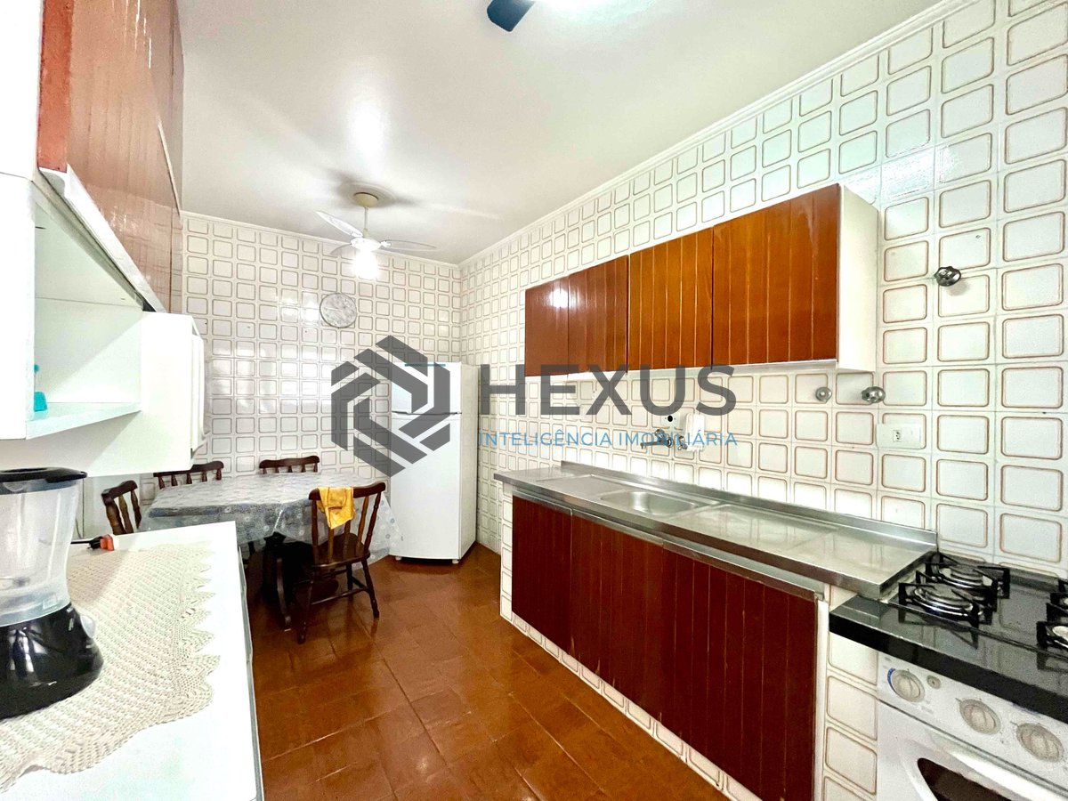 Foto 19 de Apartamento com varanda a uma quadra da Praia das Pitangueiras, Guaruja
