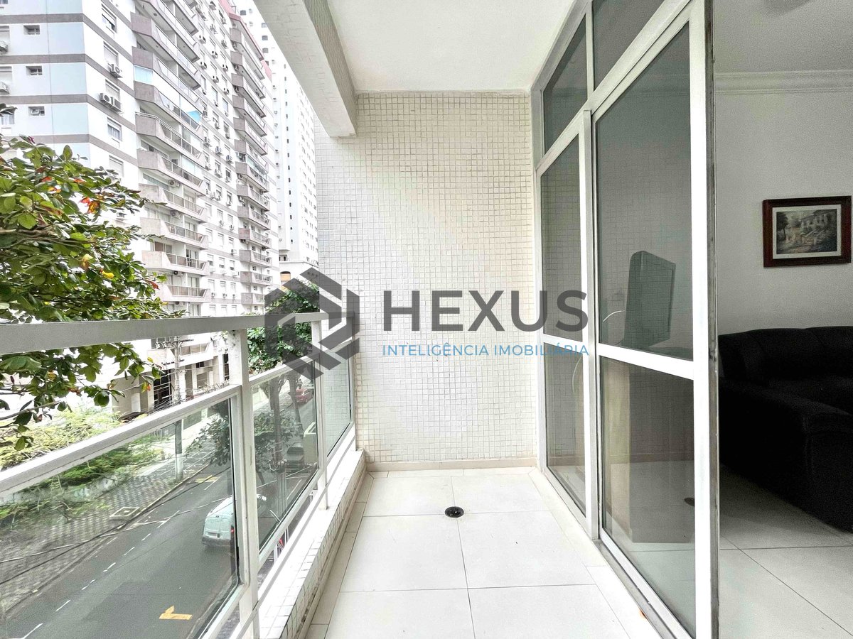 Foto 4 de Apartamento com varanda a uma quadra da Praia das Pitangueiras, Guaruja