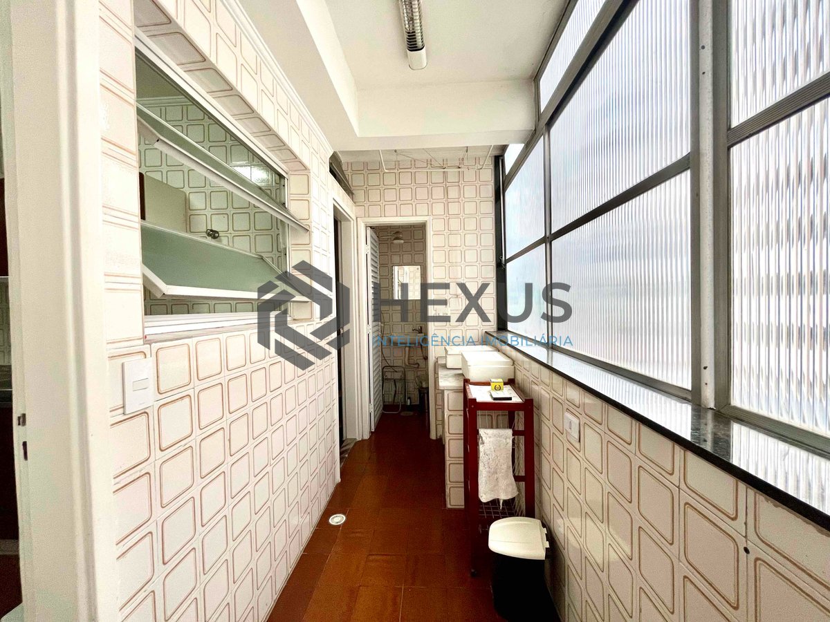 Foto 21 de Apartamento com varanda a uma quadra da Praia das Pitangueiras, Guaruja