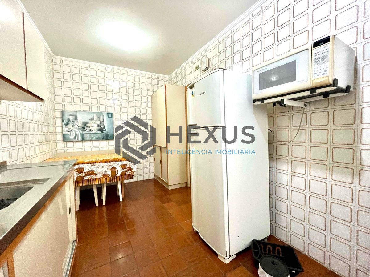 Foto 16 de Apartamento com varanda e vista mar na quadra mar da Praia das Pitangueiras, Guaruja