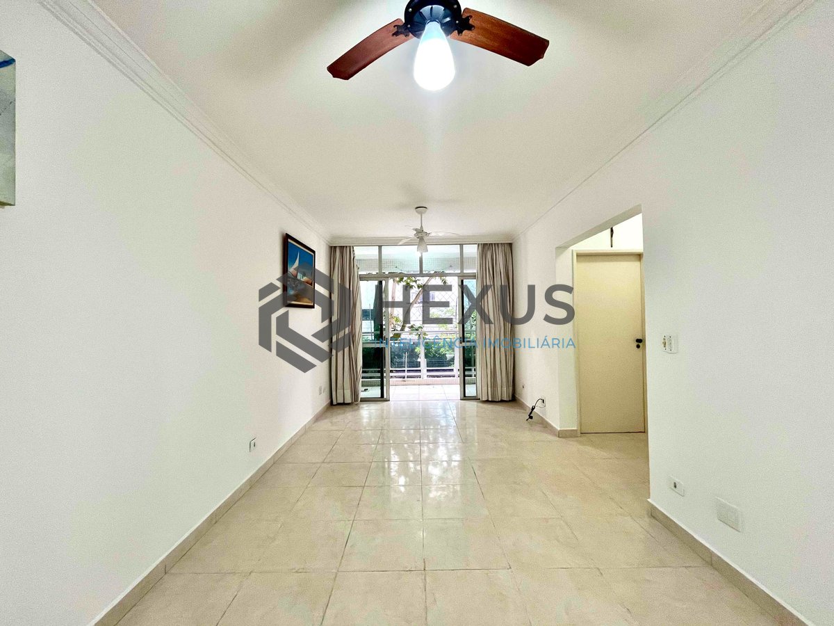 Foto 2 de Apartamento com varanda a uma quadra da Praia das Pitangueiras, Guaruja