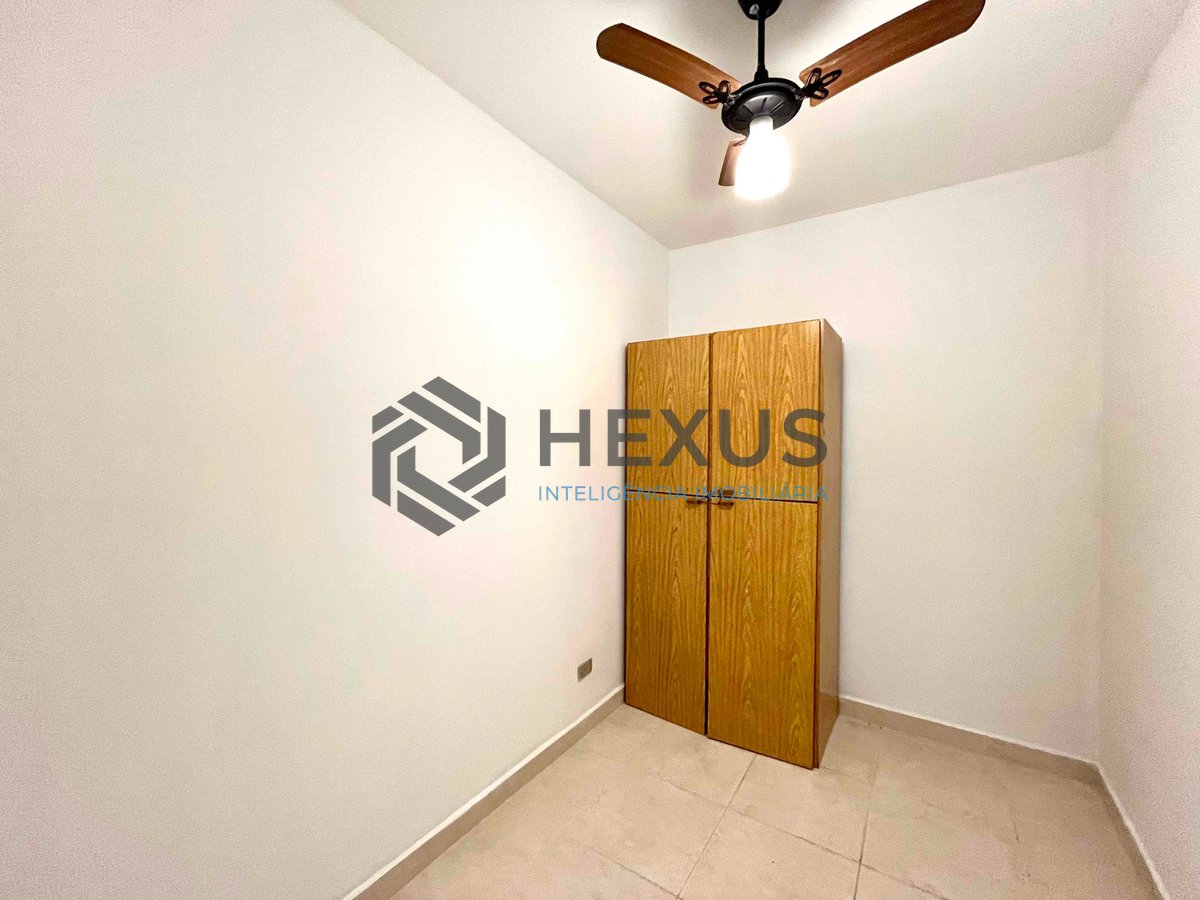 Foto 17 de Apartamento com varanda a uma quadra da Praia das Pitangueiras, Guaruja