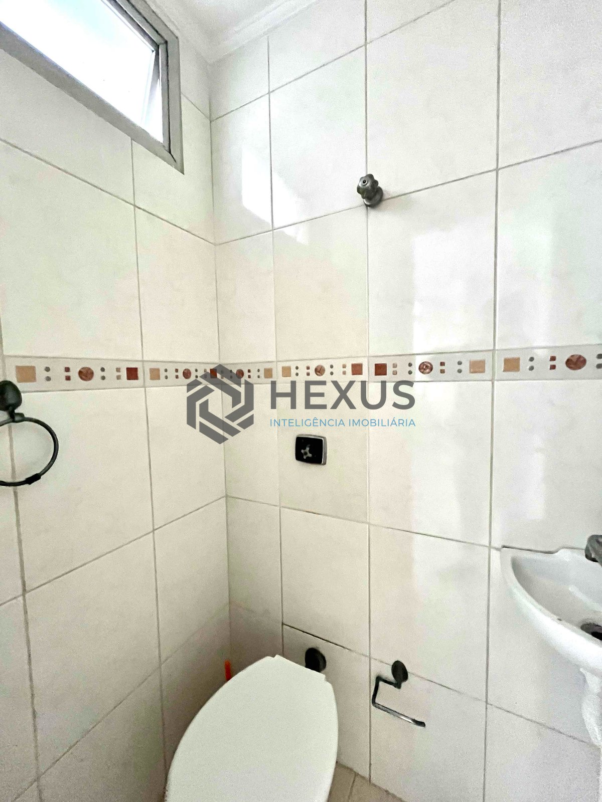Foto 19 de Apartamento com varanda a uma quadra da Praia das Pitangueiras, Guaruja