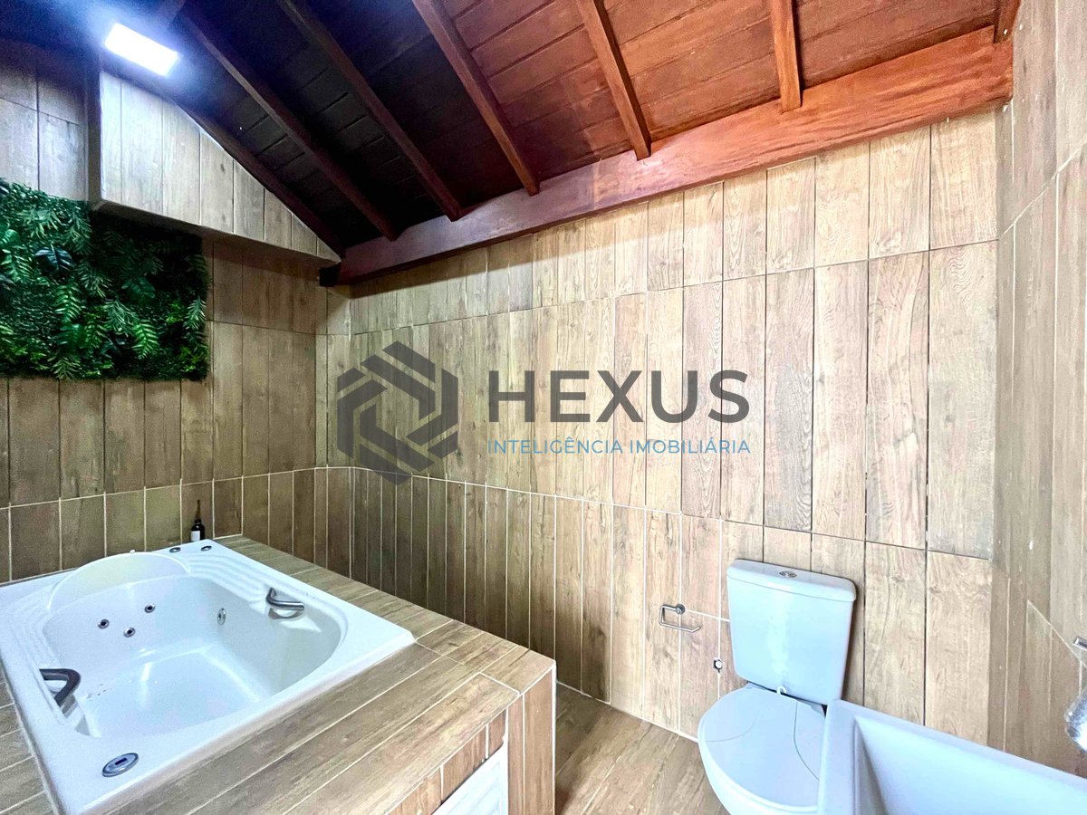 Foto 23 de Cobertura duplex com área gourmet e sauna com hidromassagem a uma quadra da Praia das Pitangueiras de 3 quartos (1 suíte), 1 vaga, Guarujá-SP.