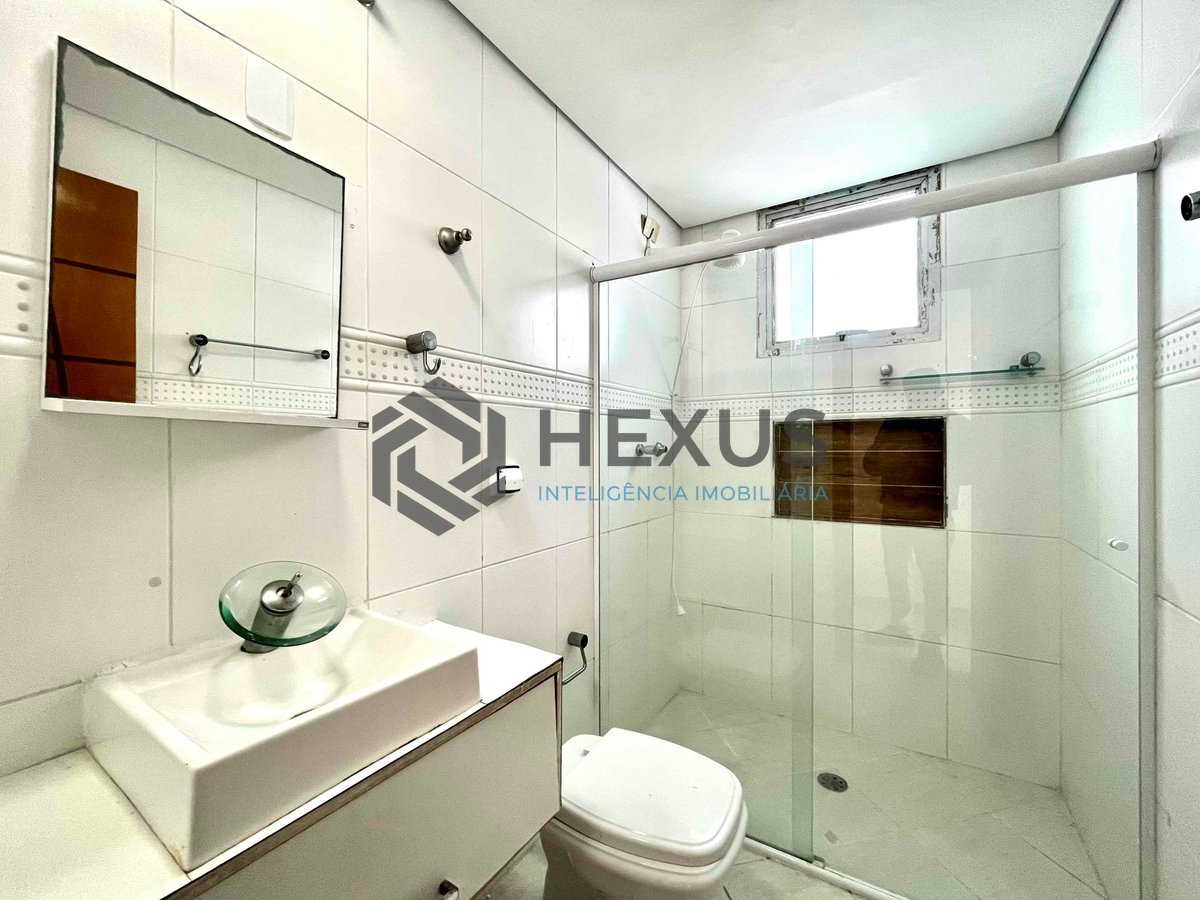 Foto 10 de Cobertura duplex com área gourmet e sauna com hidromassagem a uma quadra da Praia das Pitangueiras de 3 quartos (1 suíte), 1 vaga, Guarujá-SP.