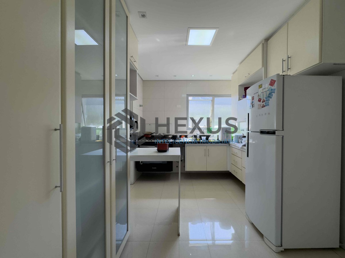 Foto 19 de Apartamento com varanda e lazer a duas quadras da Praia das Pitangueiras, Guaruja