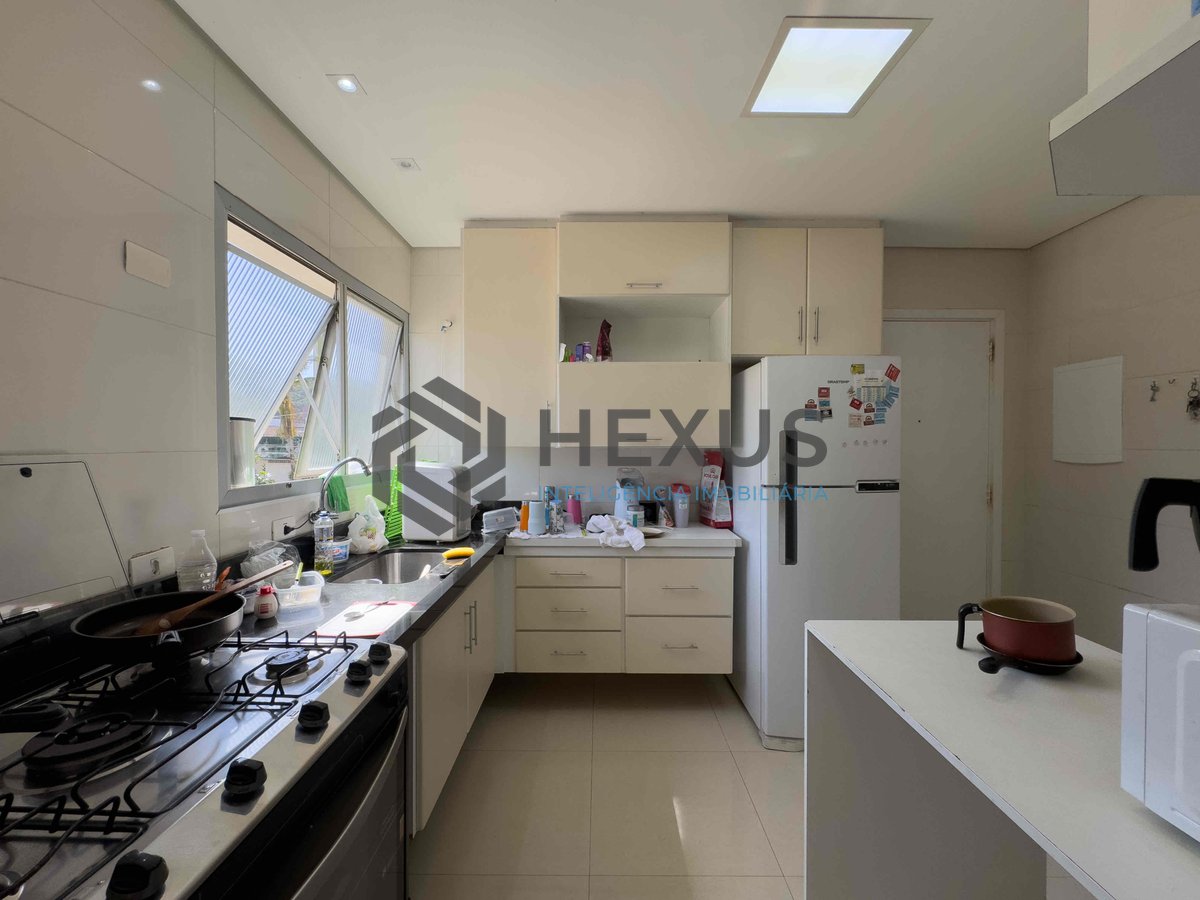 Foto 21 de Apartamento com varanda e lazer a duas quadras da Praia das Pitangueiras, Guaruja