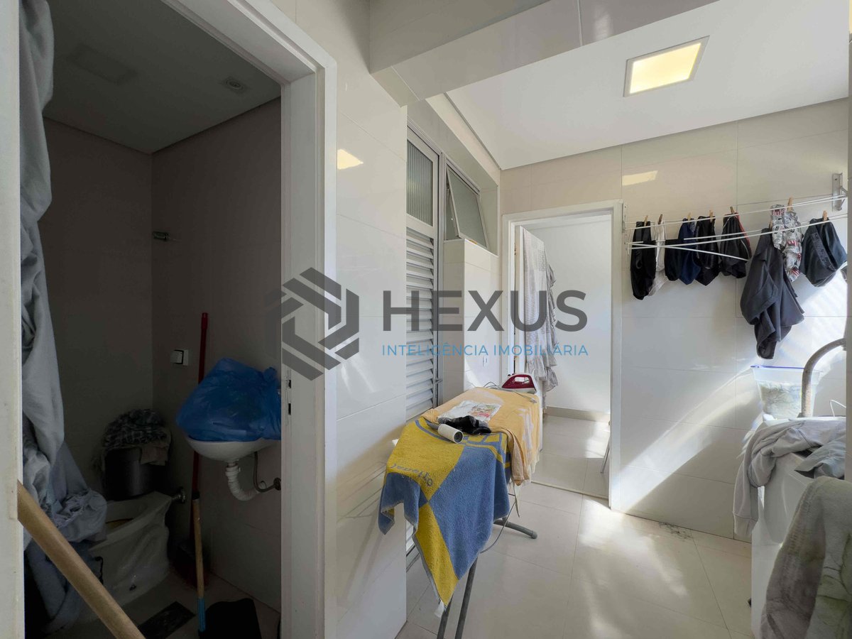 Foto 23 de Apartamento com varanda e lazer a duas quadras da Praia das Pitangueiras, Guaruja