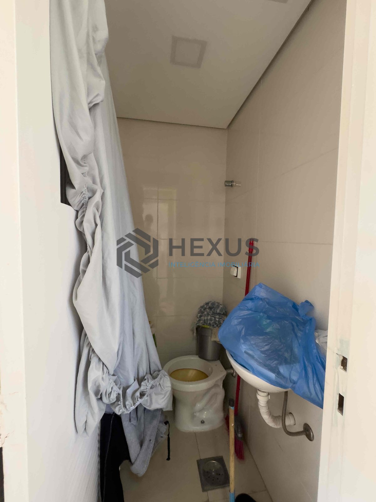 Foto 24 de Apartamento com varanda e lazer a duas quadras da Praia das Pitangueiras, Guaruja